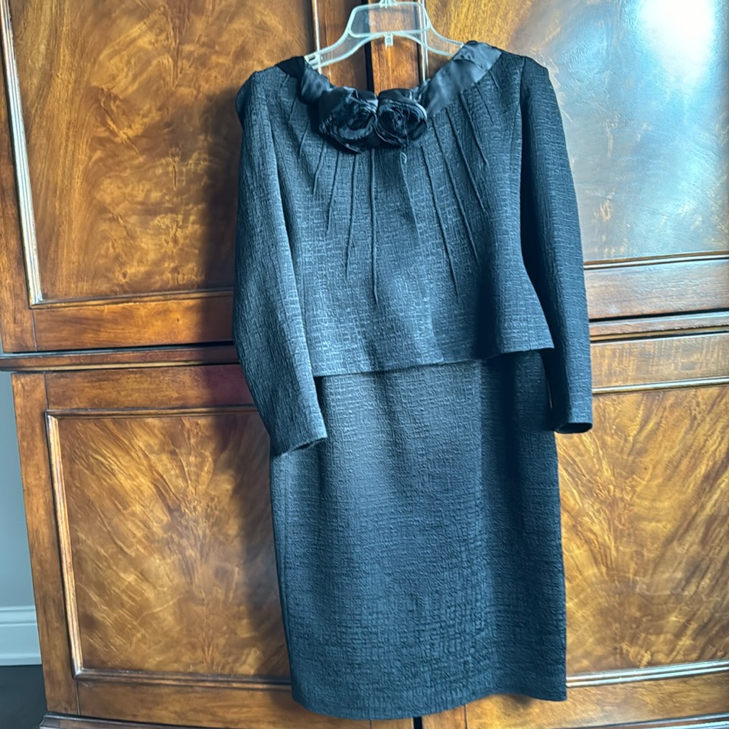 Ellie Tahari 2 Piece Suit Size 2